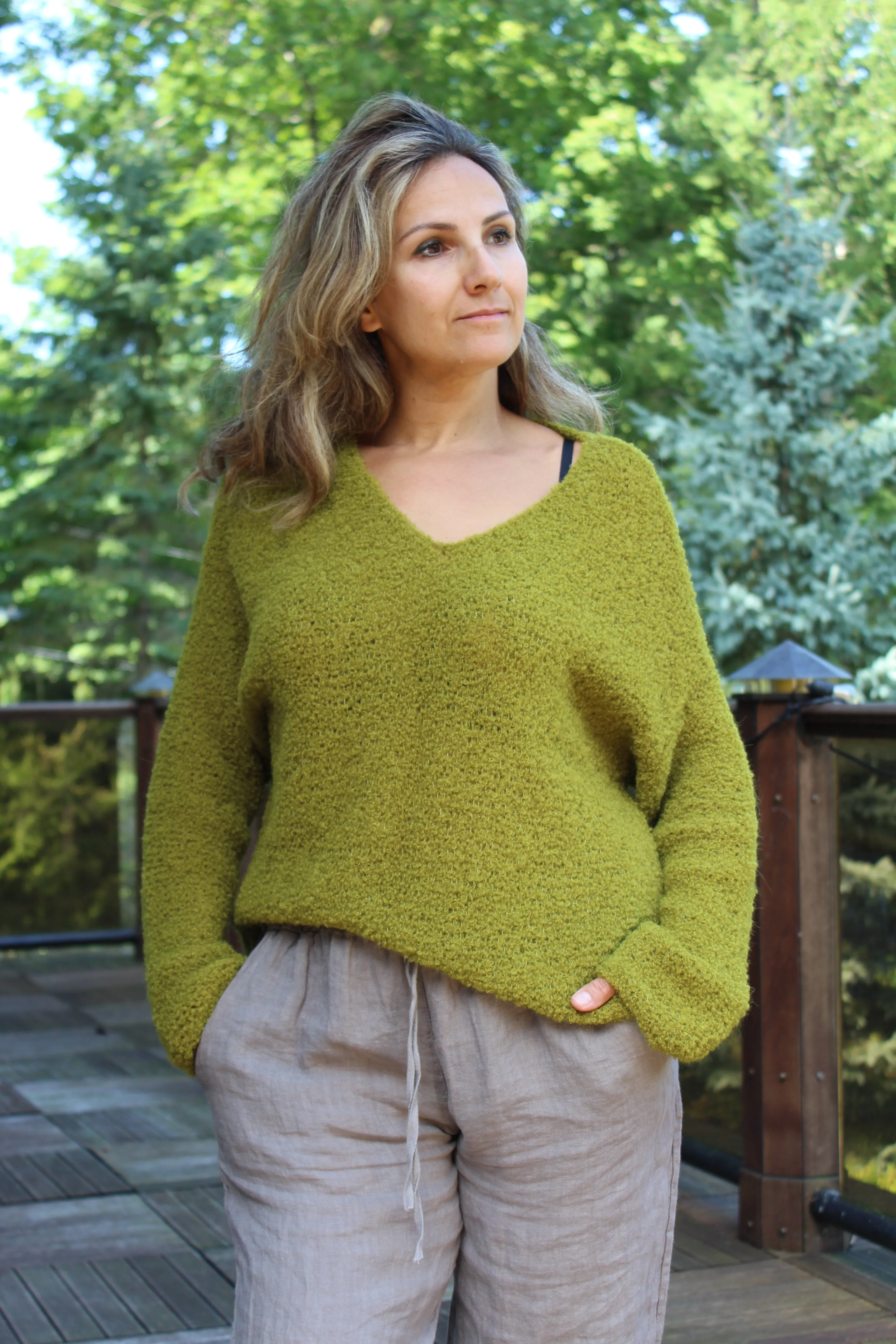 Alpaca wool hand knit sweater pullover.