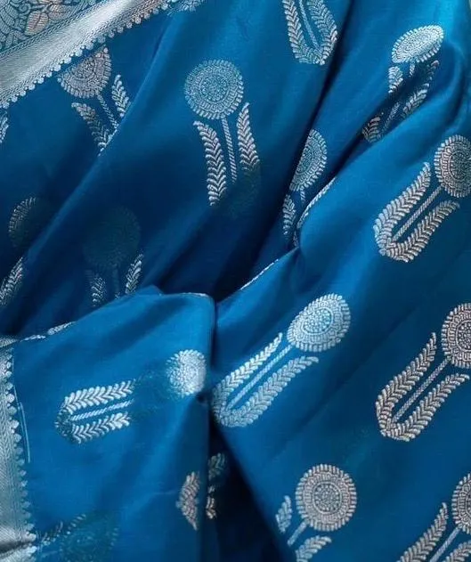 Smart Blue Soft Silk Saree With Resplendent Blouse Piece