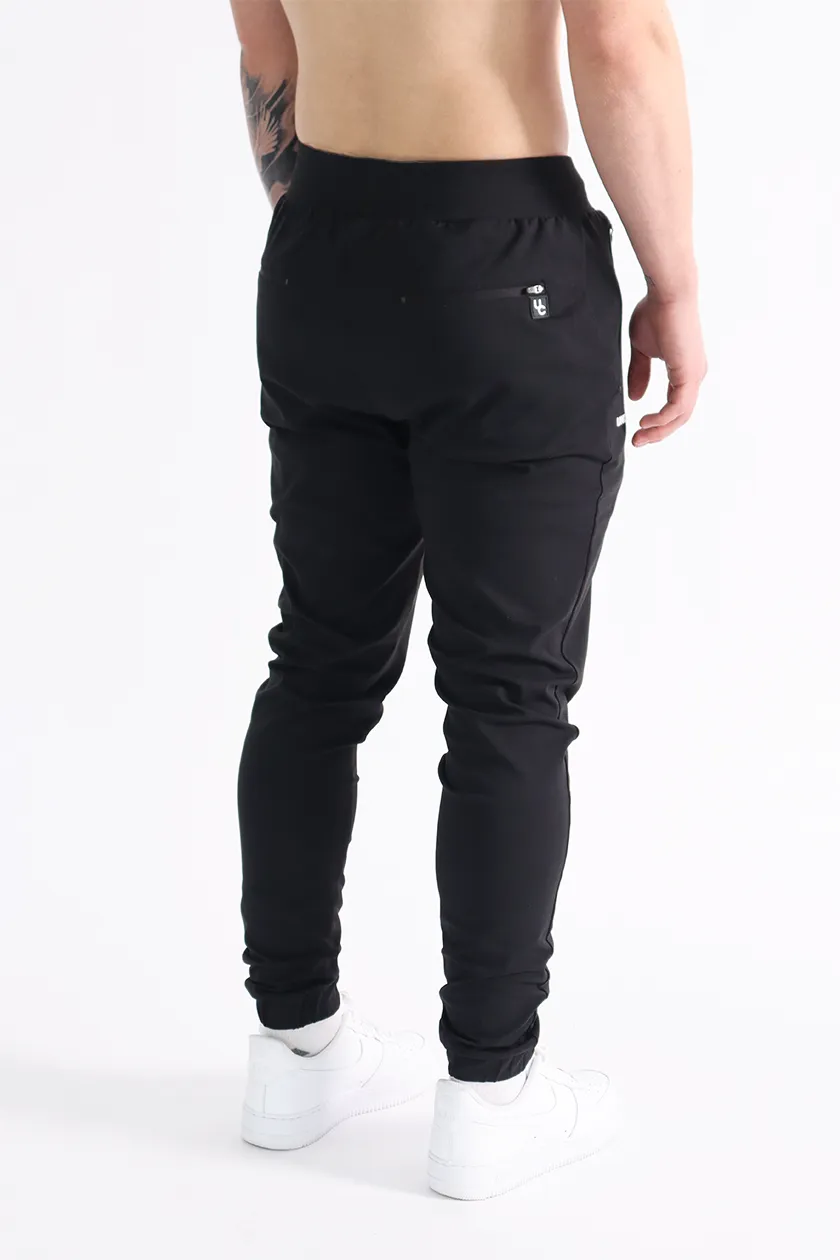 UC04 Arrival Joggers - Black